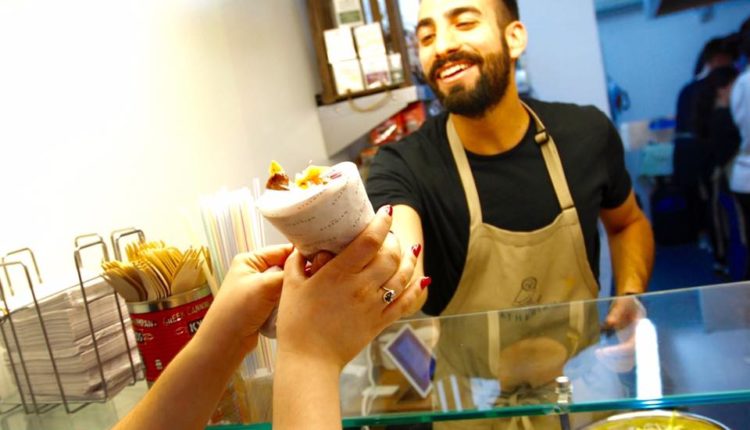 Christodoulou Neofytos serving