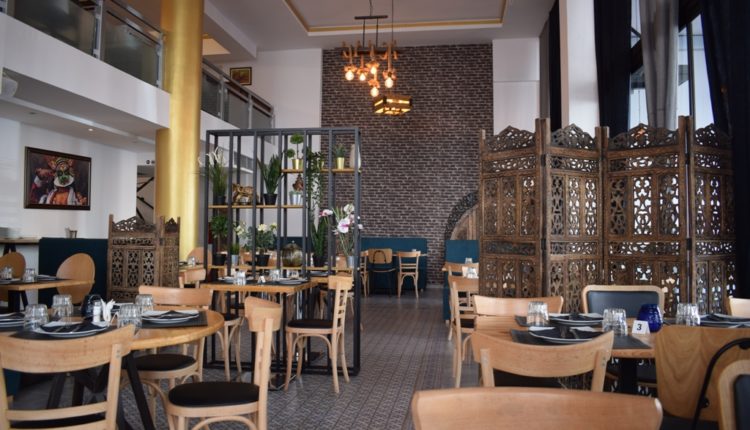 Indian Chef, Syngrou a