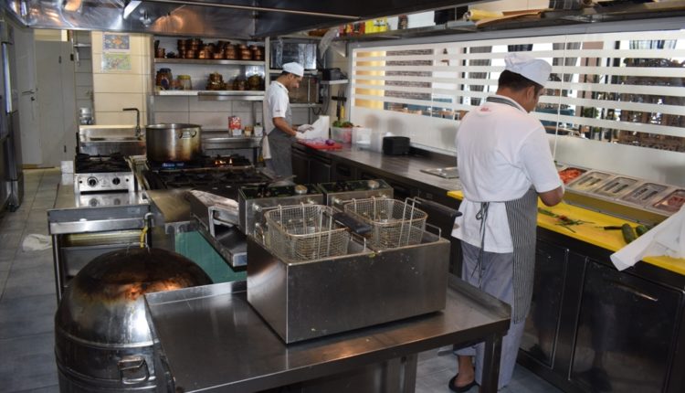 Indian Chef, Syngrou c