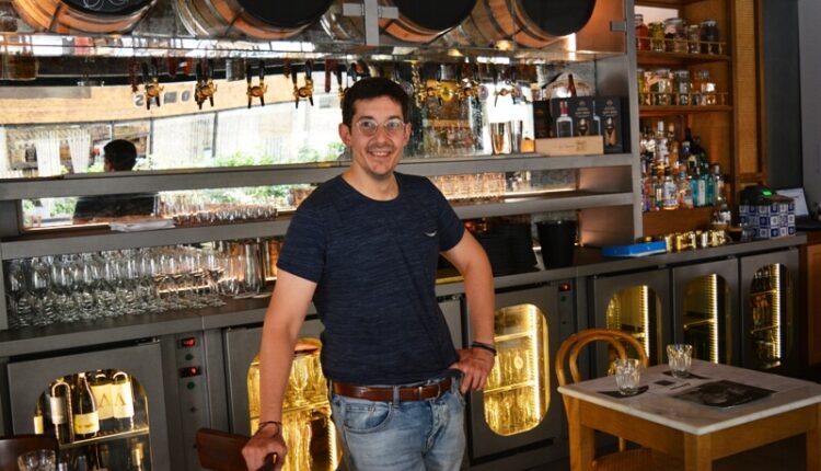 Tsiotinis Alex, Kafeneion Sitisi b
