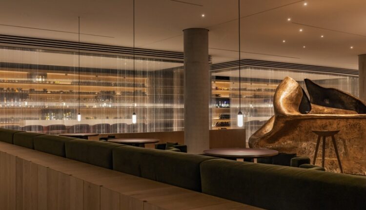 Delta Restaurant, Niarchos b